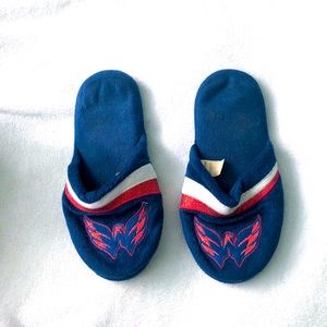 NHL Washington Capitals Slippers Size 9/10